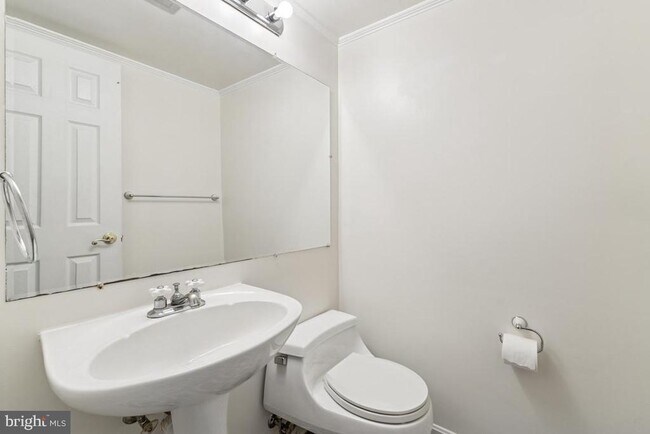Building Photo - 1730 Pine Valley Dr