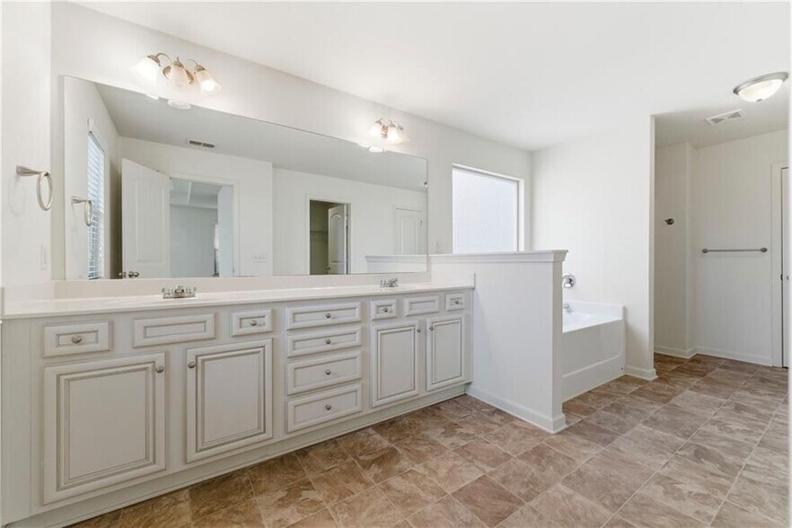 Building Photo - 413 Village View