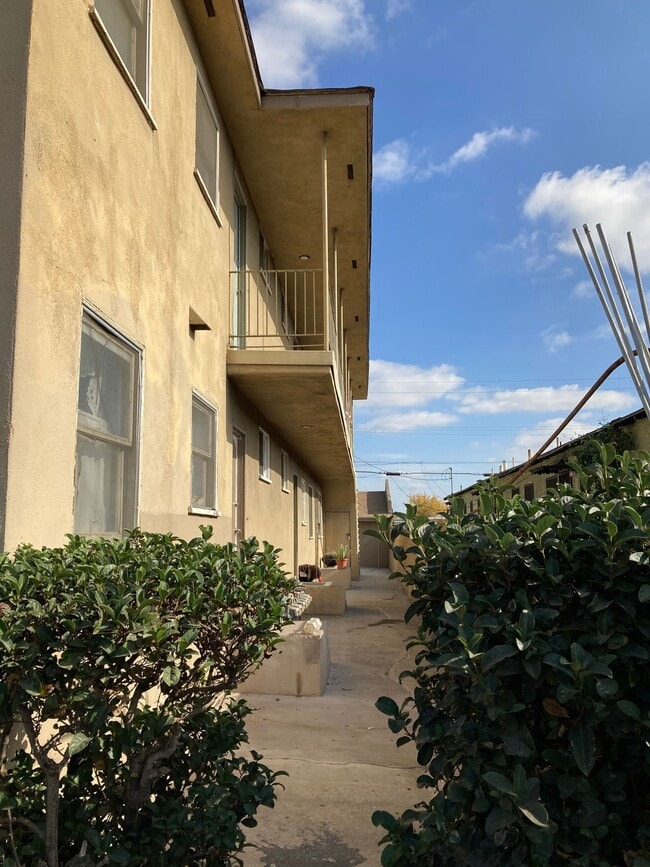 Building Photo - 11742 S. Vermont Ave