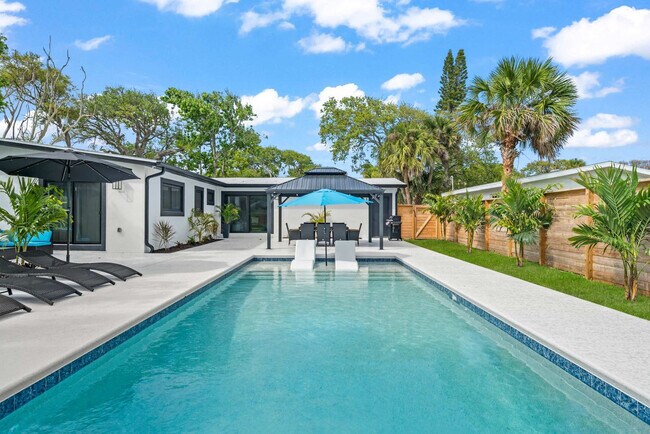 Building Photo - 115 Esther Dr