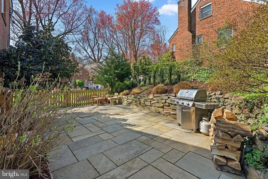 Building Photo - 130 Eastmoor Dr