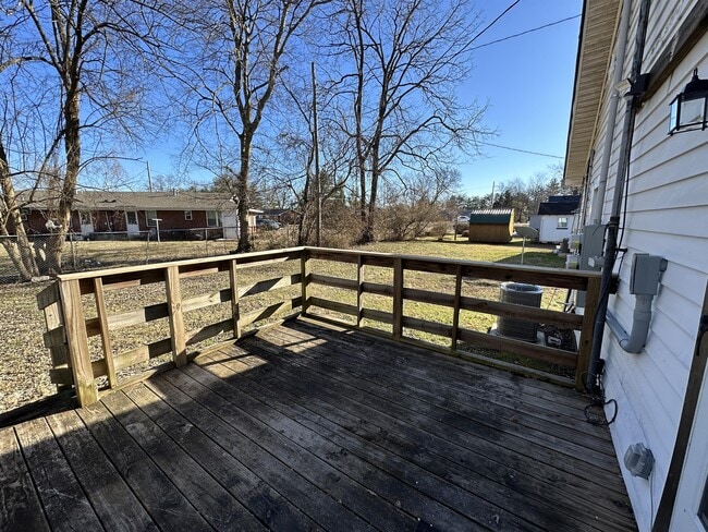Building Photo - 609 Carver Ave