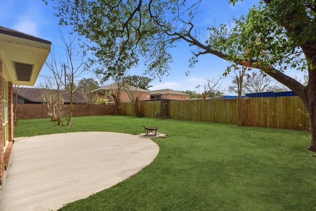 Building Photo - 4929 Libbey Dr