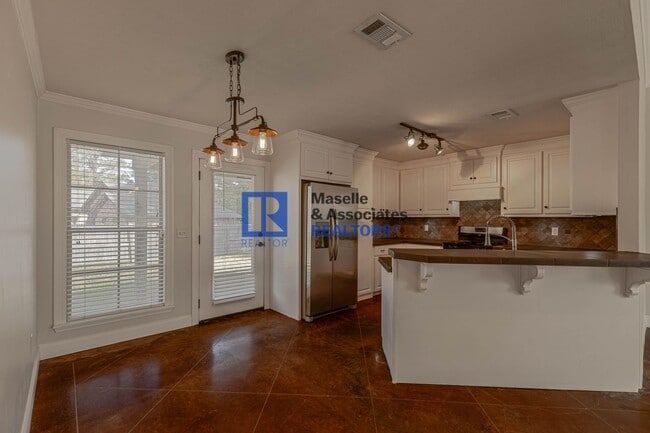 Building Photo - 3 Bed / 2 Bath home in Harvey Crossing