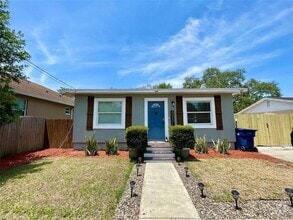 Building Photo - 8310 El Portal Dr