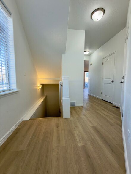 Building Photo - 664 E 110 S