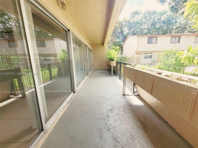 Building Photo - 400 NE 18th Ave