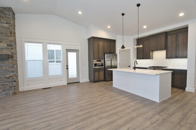 Building Photo - Immaculate Single-Level Patio Home