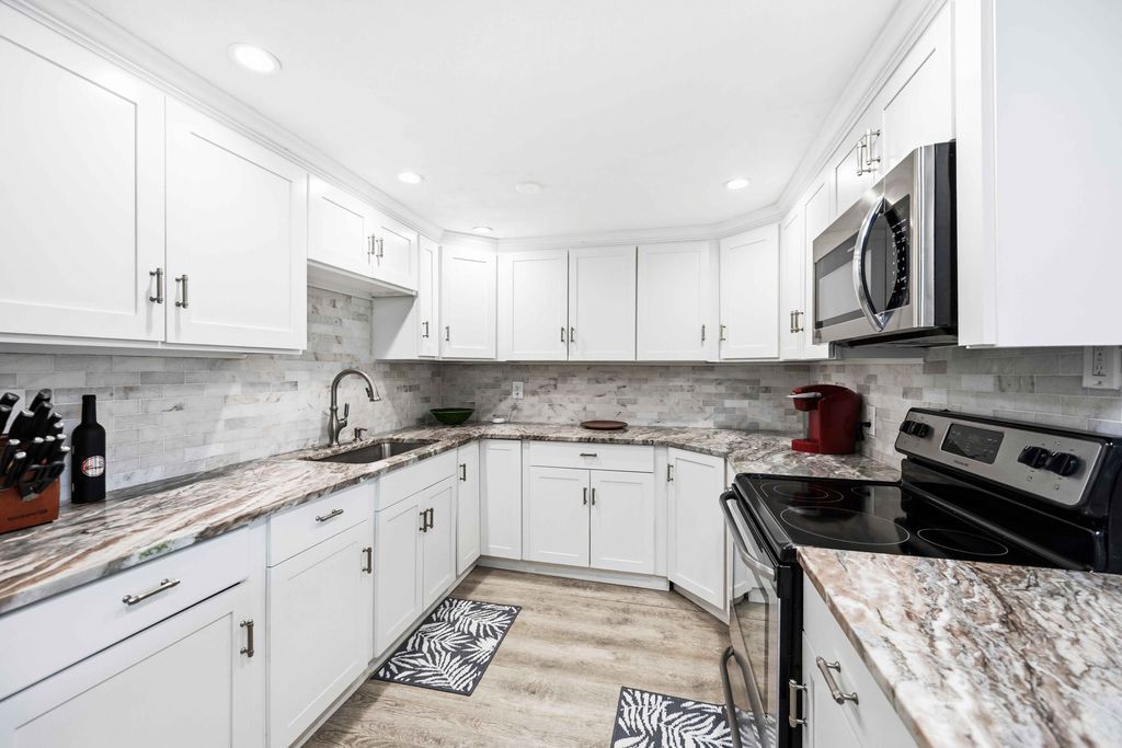 Building Photo - 370 E Fray St