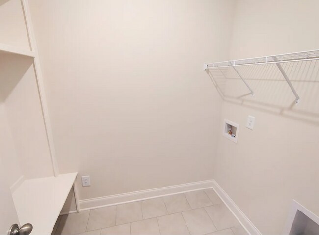 Building Photo - 7906 Pine St