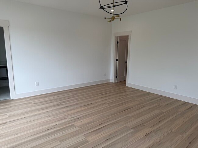 Building Photo - 105 Hart Ln