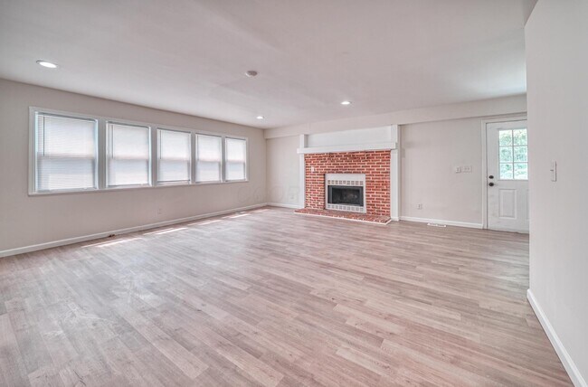 Building Photo - 1139 Miller Ave