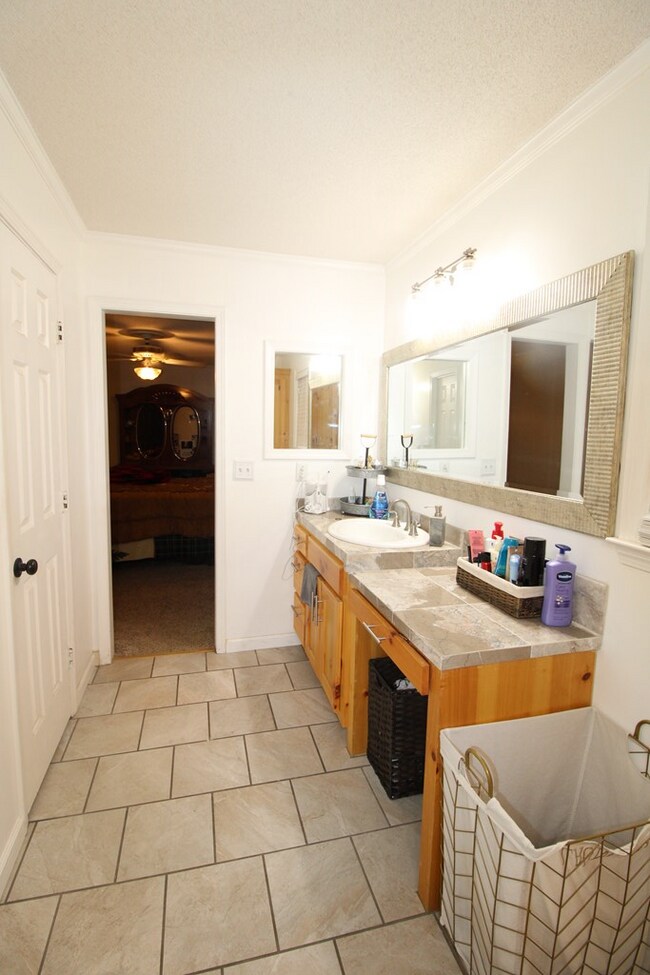 Building Photo - 2107 Tanglewood Rd