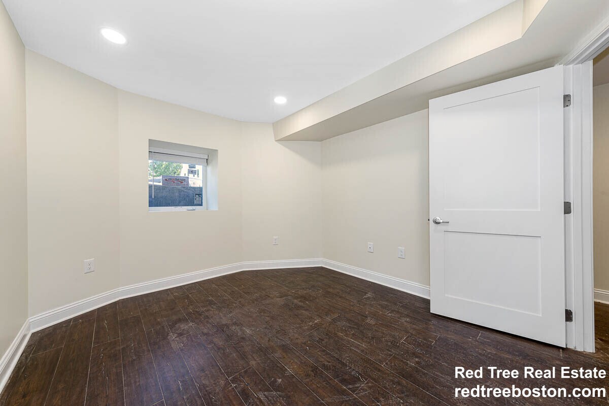 Building Photo - 70 Stanley Ave