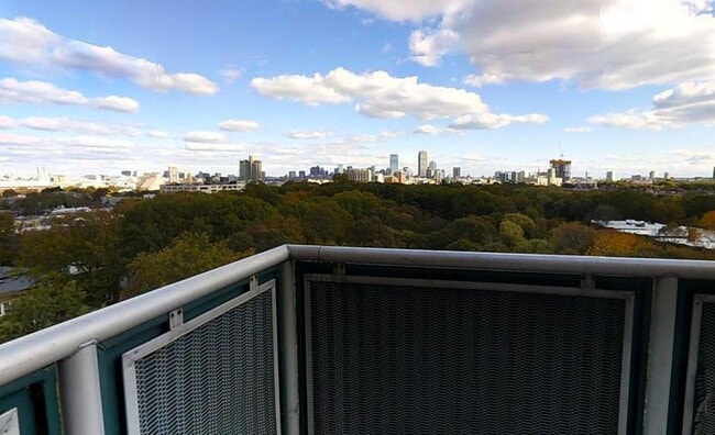 Building Photo - 175 Freeman St