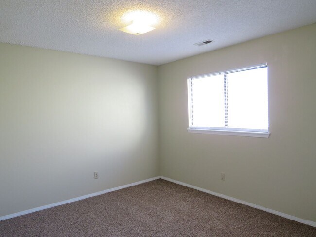 Building Photo - 2619 E Uintah St