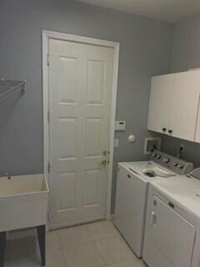 Building Photo - 2641 Clipper Cir