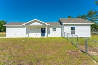 Building Photo - 3 bedroom 2.5 bathroom