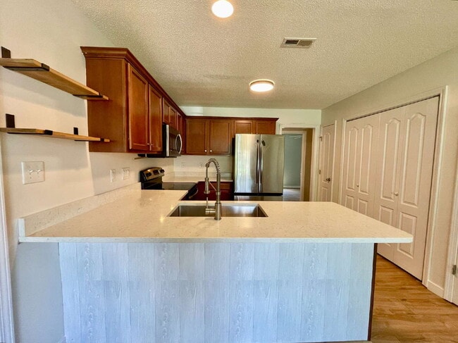Building Photo - Charming 3-Bedroom Haven With 2 Full Baths...