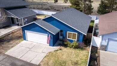 Building Photo - Mountain Views- La Pine