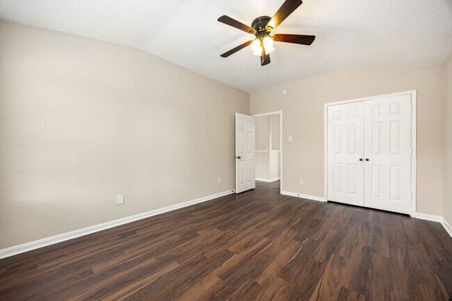 Building Photo - 10427 Lyndon Meadows Dr