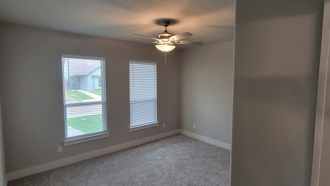 Building Photo - 3/2/2 Godley ISD + Pet Welcome Sprinklers - WALK IN SHOWER