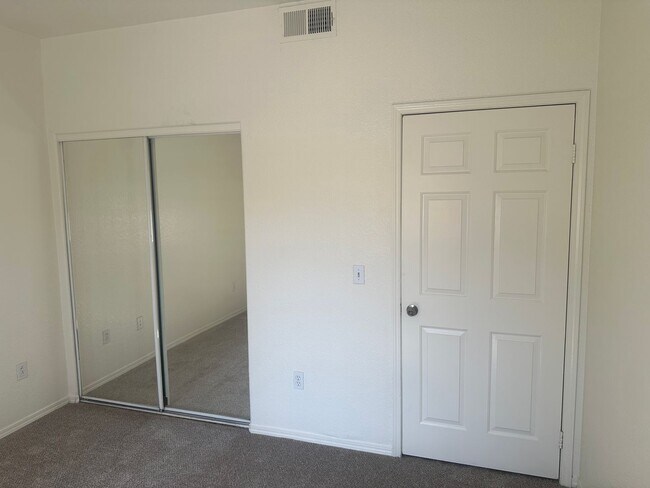 Building Photo - NE Near Nellis! Gated! Community Pool, Spa...