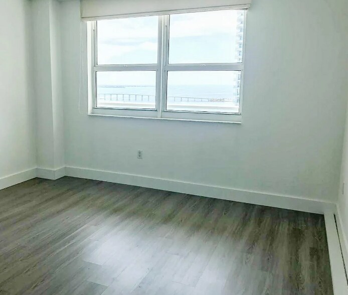 Building Photo - 1155 Brickell Bay Dr