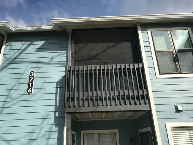 Building Photo - Charming Condo Living in the Gated Community of Cabana Key!