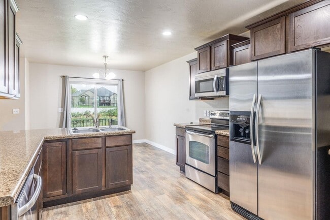 Building Photo - Comfort Meets Convenience in This Herriman...