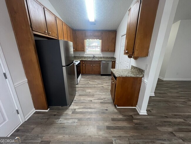 Building Photo - 545 E Country Woods Dr