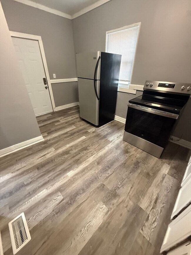 Building Photo - Knaack - 3720