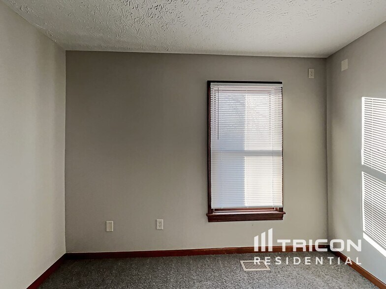 Building Photo - 5551 Vicksburg Dr