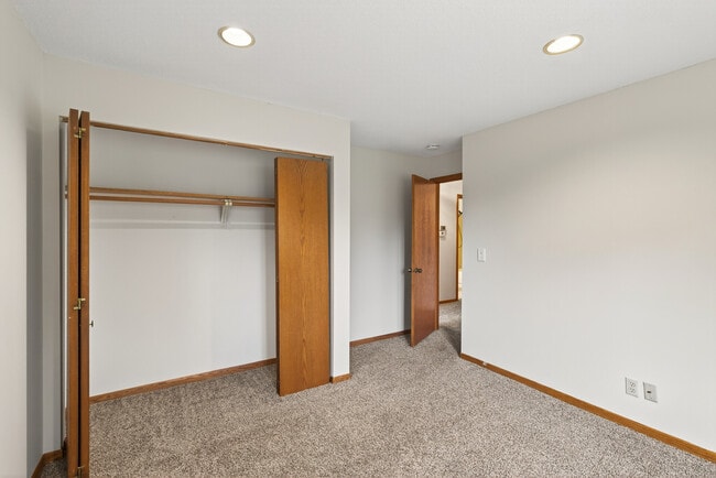 Building Photo - 14388 Fairway Dr