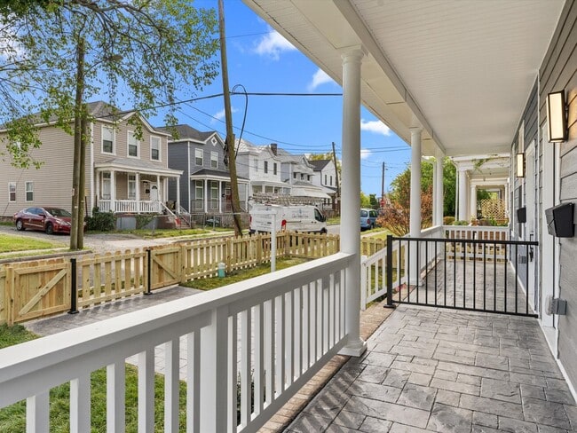 Building Photo - Modern Luxury Meets Everyday Comfort in Th...