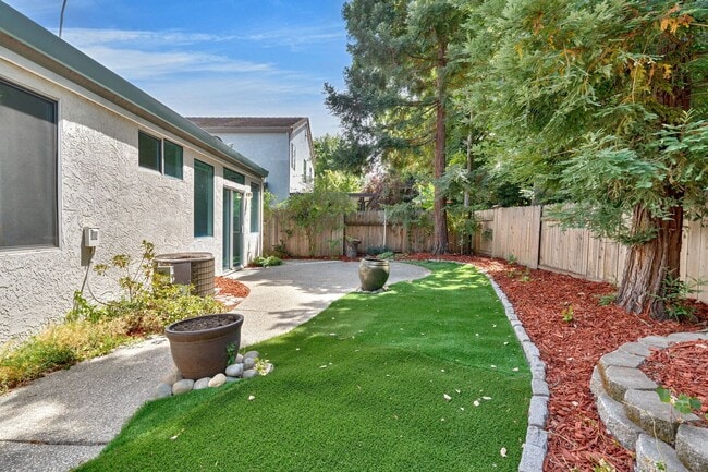 Building Photo - Charming 3-Bed Home in Prime Folsom Locati...
