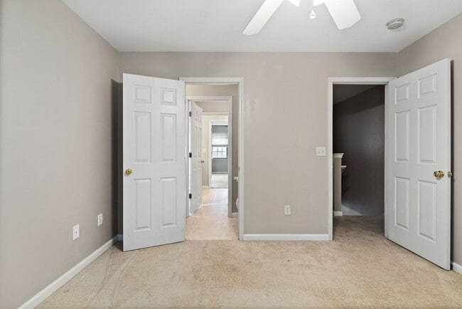 Building Photo - Fletcher Townhouse