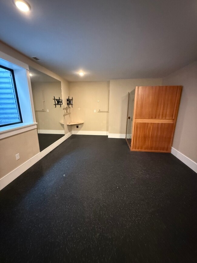 Building Photo - 425 S Yellowstone St