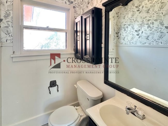 Building Photo - Available! 3/1.5 Single-Family Home in Tyler!