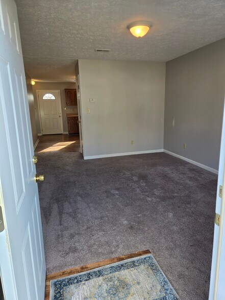 entry way - 114 Herring Hts