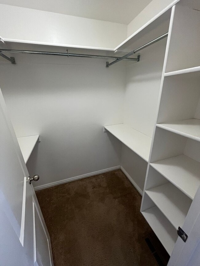 Building Photo - Beautiful 3 Bedroom/2 Bath Home in Springville!