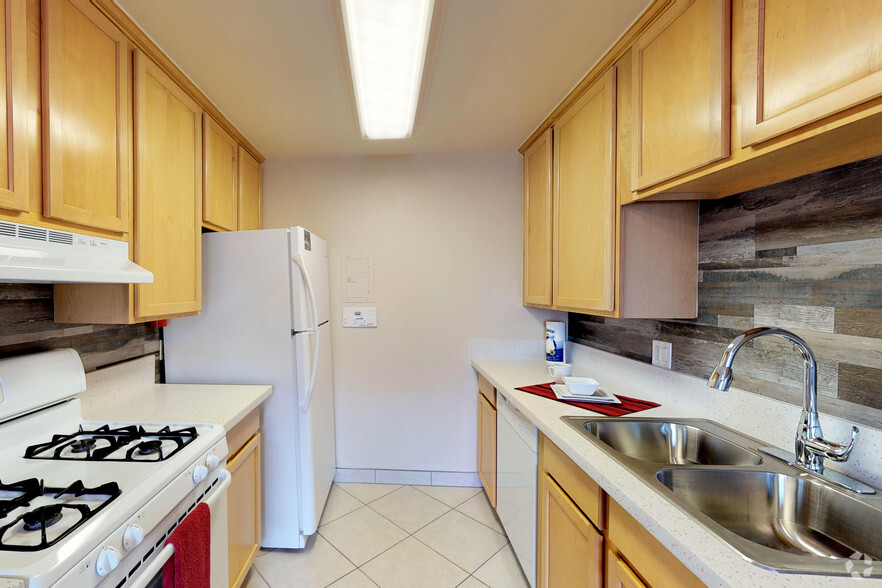 1BR, 1BA - 550 SF - Peppertree Apartments