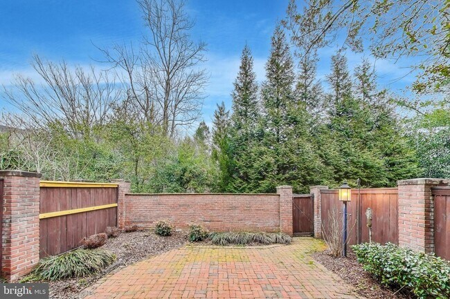 Building Photo - 8017 Rising Ridge Rd