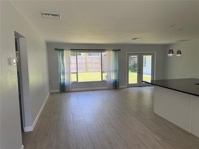 Building Photo - 2451 Nassau St