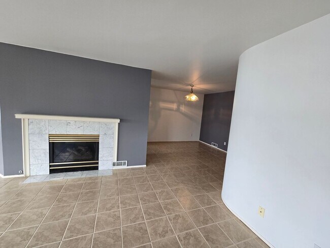 Building Photo - Condo in Blaine for Rent