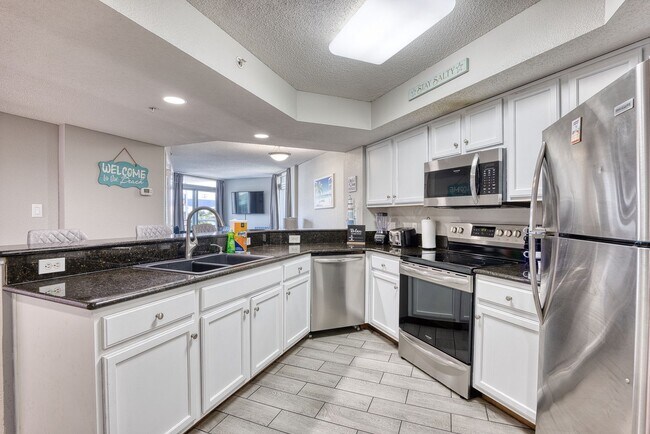 Building Photo - Oceanview Retreat at the Beach