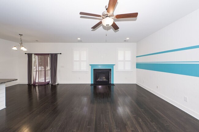 Building Photo - 4 Bedroom 3.5 Bath House in Lawton Park - ...