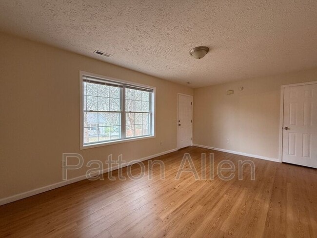 Building Photo - 2 Jenny St