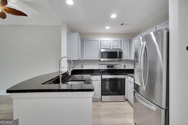 Building Photo - 1101 Juniper St NE