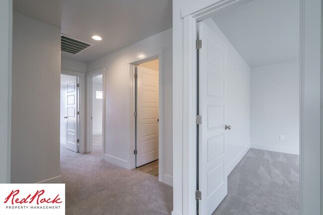 Building Photo - Innovative Design! 4 Bedroom Home in the Beautiful Desert Playa Community